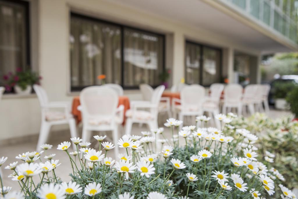 Hotel Villa Tosi Беллария-Иджеа-Марина Экстерьер фото