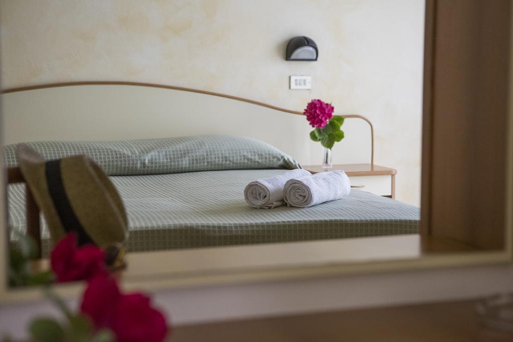 Hotel Villa Tosi Беллария-Иджеа-Марина Экстерьер фото
